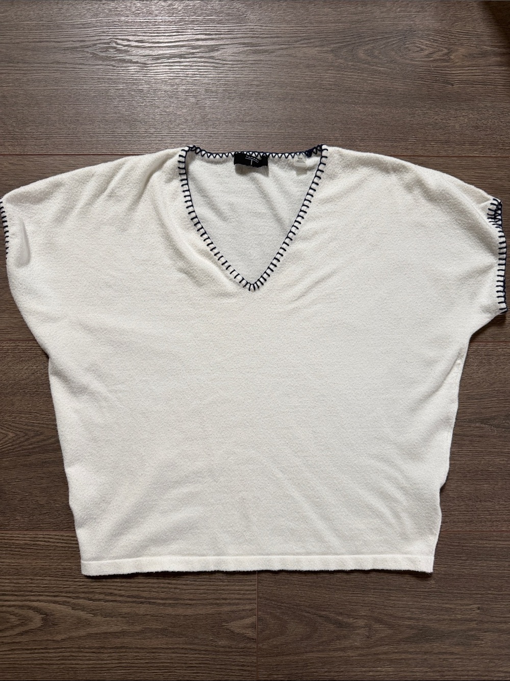 T Tahari Women's White Short Sleeve Sweater V-Neck Top Medium Nautical Office